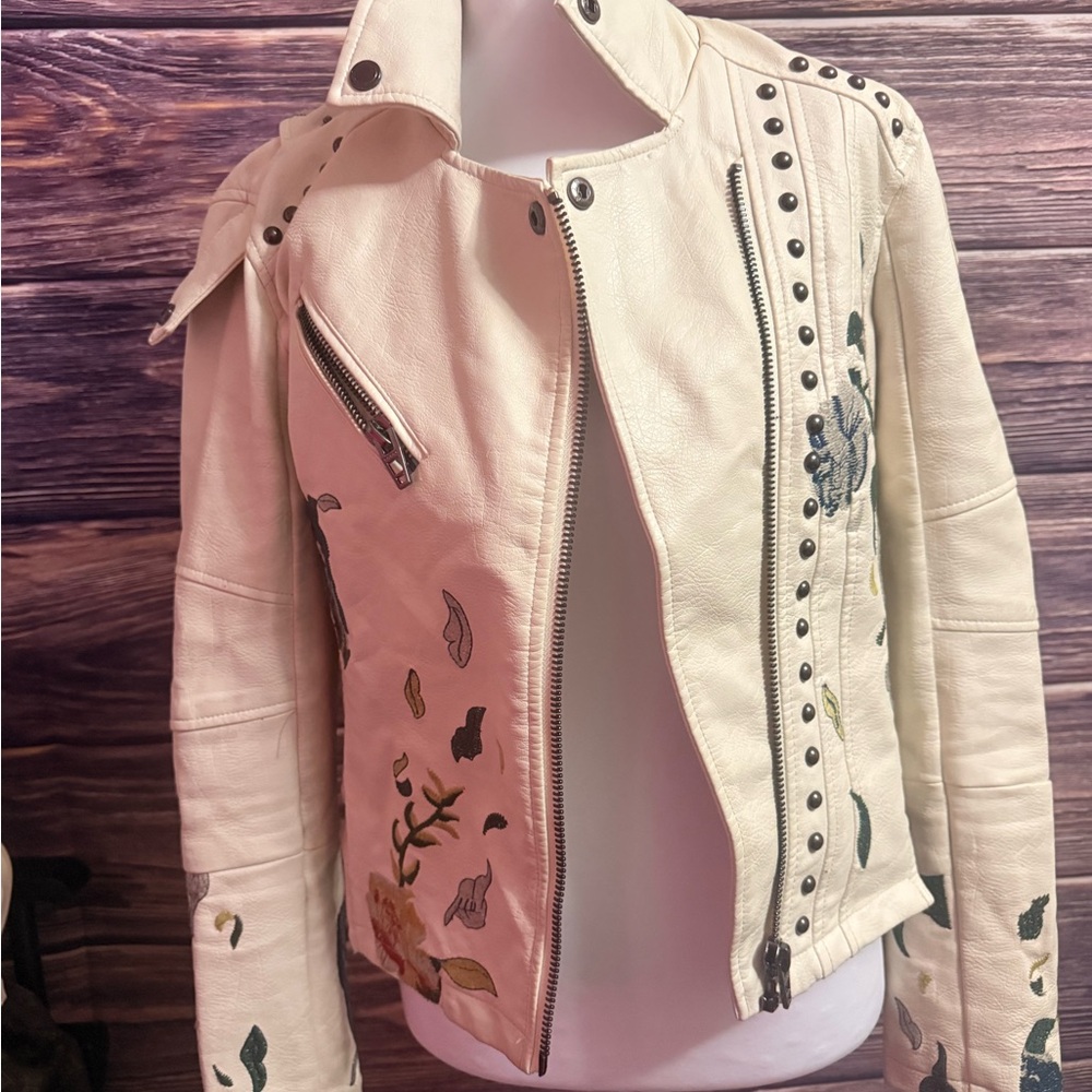 Blank NYC Cream faux Leather moto Jacket with Embroidery and studs and zippers!